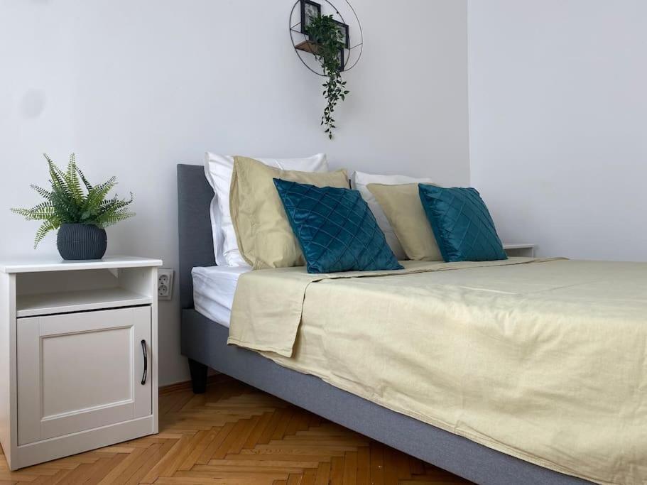 2 Bedroom Apartment With Terrace In City Center Bucureşti Eksteriør bilde