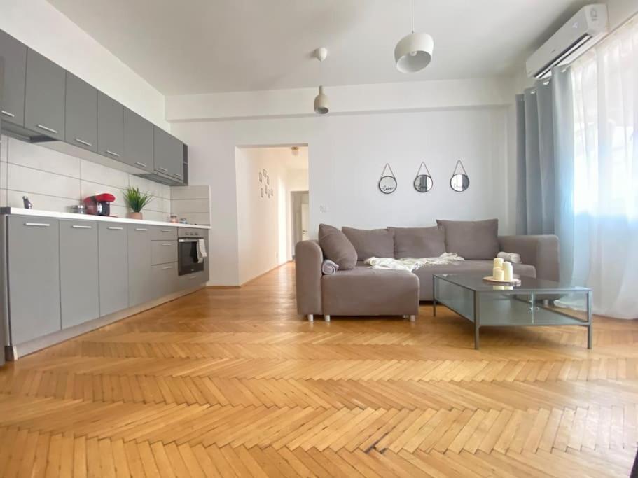 2 Bedroom Apartment With Terrace In City Center Bucureşti Eksteriør bilde